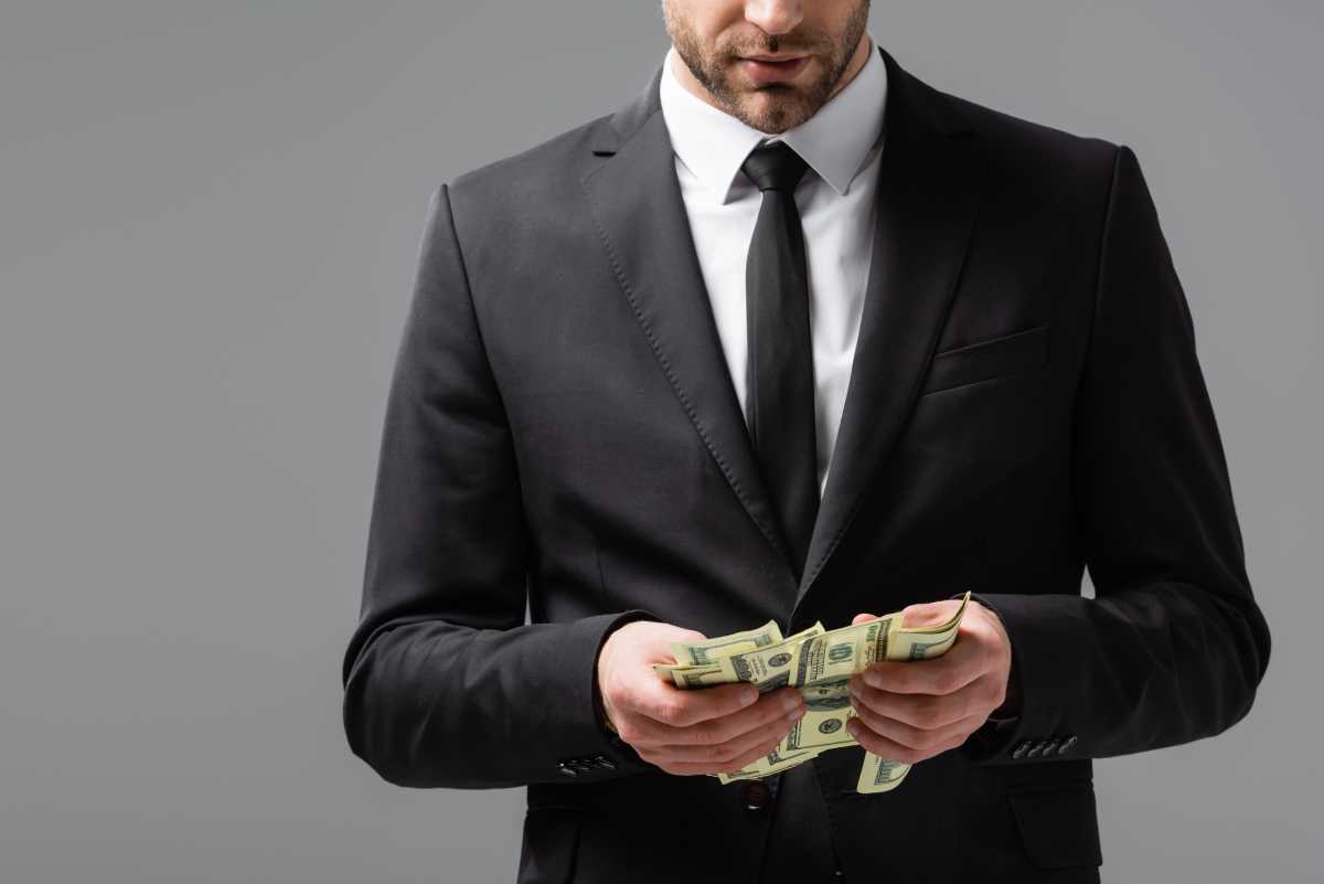 Jak obliczyć koszt faktoringu – wzory, kalkulacje i przykłady